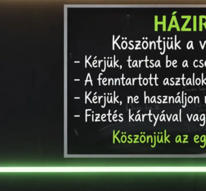 Táblára írt éttermi házirend és szabályzat illusztráció a Moorvessa hangulatával